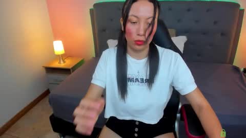 Mia online show from 09-18-25, 02:30