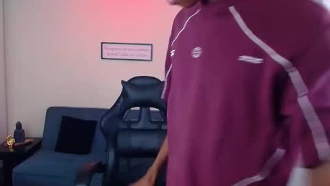 Snapshot of miiloo18 chatting on 11-06-25, 08:10 Jordan online show from 11-06-25, 08:10