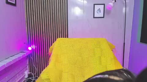 miilu  online show from 11-17-25, 03:34