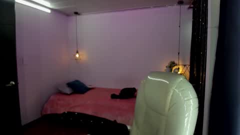 miiss_greyy online show from 10-14-25, 12:06