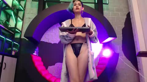 Snapshot of miistressblu chatting on 02-27-26, 04:07 Ammy online show from 02-27-26, 04:07