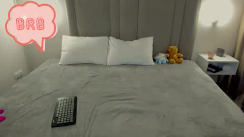 Mika online show from 03-25-26, 02:06