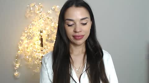 Snapshot of mika_gold7 chatting on 09-30-25, 01:49 Mika online show from 09-30-25, 01:49