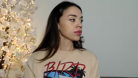 Snapshot of mika_gold7 chatting on 10-11-25, 10:36 Mika online show from 10-11-25, 10:36