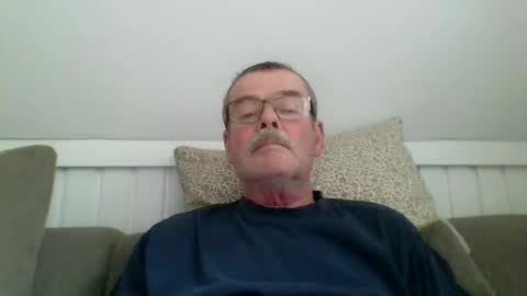 Snapshot of mikael42 chatting on 04-12-26, 01:16 mikael42 online show from 04-12-26, 01:16
