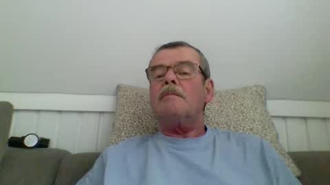 Snapshot of mikael42 chatting on 04-25-26, 12:52 mikael42 online show from 04-25-26, 12:52
