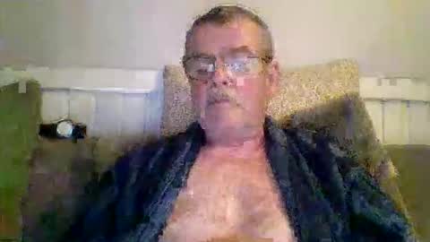 Snapshot of mikael42 chatting on 04-25-26, 07:00 mikael42 online show from 04-25-26, 07:00