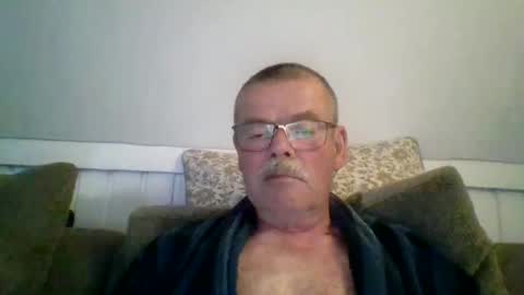 Snapshot of mikael42 chatting on 05-19-26, 06:47 mikael42 online show from 05-19-26, 06:47
