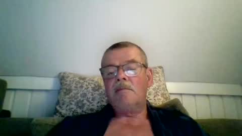 Snapshot of mikael42 chatting on 05-25-26, 06:36 mikael42 online show from 05-25-26, 06:36
