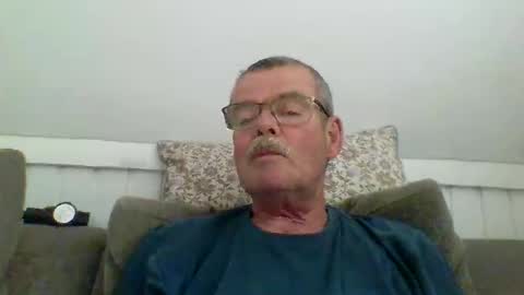 Snapshot of mikael42 chatting on 06-05-26, 12:44 mikael42 online show from 06-05-26, 12:44