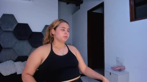 Mikaela blondie bigass online show from 04-26-26, 06:16
