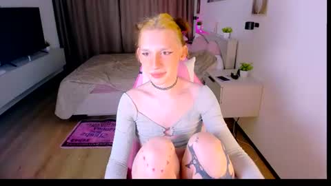 Snapshot of mikaella_nicole chatting on 06-18-26, 10:36 mikaella_nicole online show from 06-18-26, 10:36
