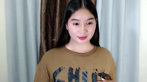 Snapshot of mikayla_slut chatting on 10-31-25, 05:30 Kyla online show from 10-31-25, 05:30