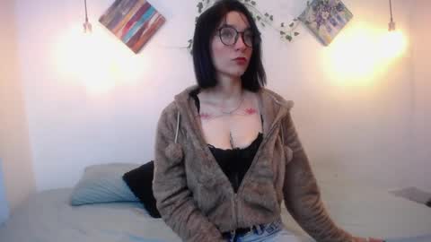 Snapshot of mikaza_akerman chatting on 05-04-26, 01:07 mikaza online show from 05-04-26, 01:07