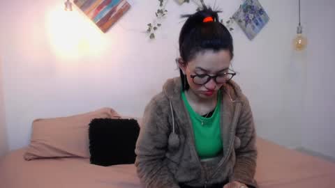 Snapshot of mikaza_akerman chatting on 05-13-26, 12:46 mikaza online show from 05-13-26, 12:46