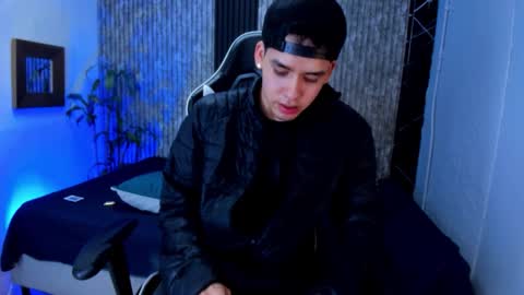 Mike 0233 online show from 09-28-25, 04:40