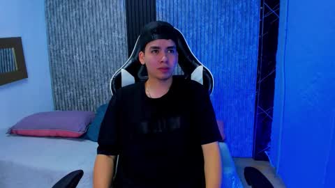 Mike 0233 online show from 12-18-25, 05:02