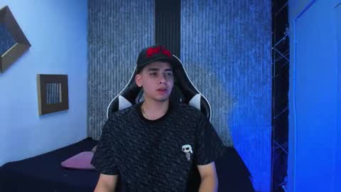 Mike 0233 online show from 12-21-25, 04:08