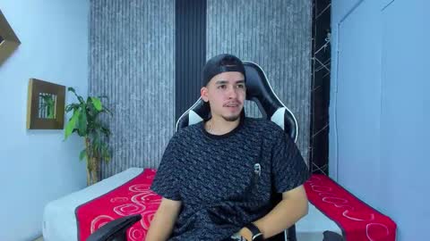 Mike 0233 online show from 02-03-26, 03:37