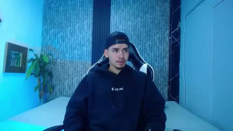 Mike 0233 online show from 02-04-26, 03:56