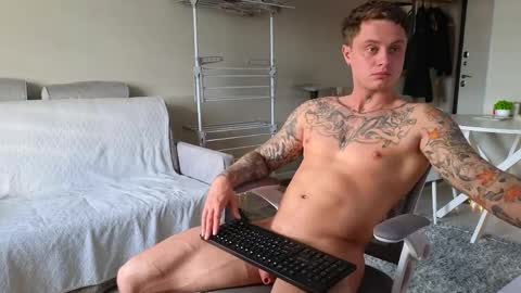 Snapshot of mike___magic chatting on 05-12-26, 03:58 Mike Magic online show from 05-12-26, 03:58