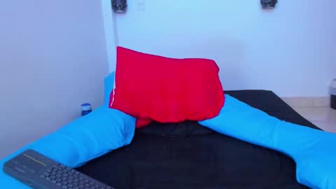 Snapshot of mike__horny chatting on 02-10-25, 01:44 Mike online show from 02-10-25, 01:44