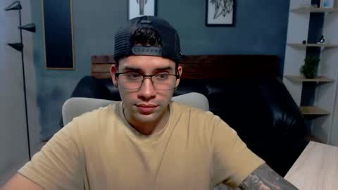 Snapshot of mike_montoya chatting on 04-19-26, 03:28 Mike Montoya online show from 04-19-26, 03:28