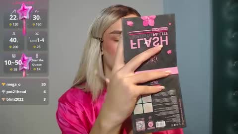 Snapshot of mike_nour chatting on 01-10-26, 07:15 IM MIKE online show from 01-10-26, 07:15