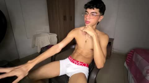 Mike Pineapple online show from 10-28-25, 03:43