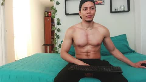 Enrique Rolly online show from 09-16-25, 04:13