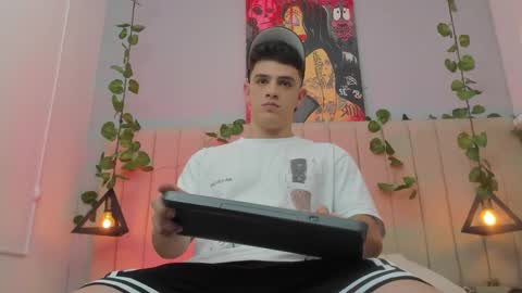 Snapshot of mikecooper_ chatting on 03-12-26, 05:24 Mike Cooper online show from 03-12-26, 05:24