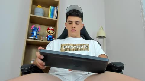 Snapshot of mikecooper_ chatting on 03-25-26, 04:29 Mike Cooper online show from 03-25-26, 04:29