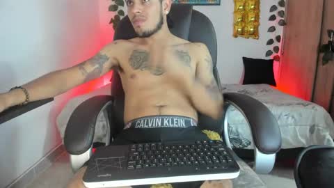 mikee_scooth online show from 02-12-25, 05:58