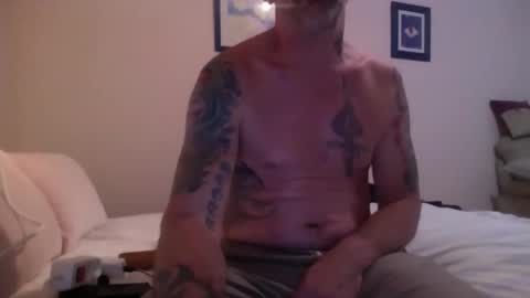Snapshot of mikelebon chatting on 10-18-25, 08:53 420money online show from 10-18-25, 08:53