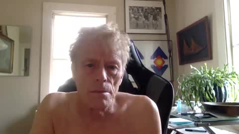 mikelub11235 online show from 01-18-25, 04:21