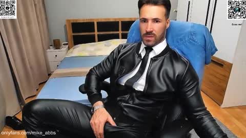 Mike    online show from 09-30-25, 06:35