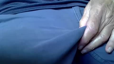 Snapshot of mikeybed chatting on 10-27-25, 09:46 mikeybed online show from 10-27-25, 09:46