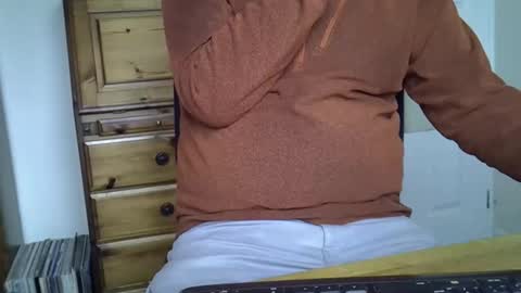 Snapshot of mikeybed chatting on 11-10-25, 09:41 mikeybed online show from 11-10-25, 09:41