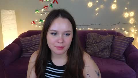 Snapshot of miki_miki_cutie chatting on 12-20-24, 10:54 Mikki online show from 12-20-24, 10:54