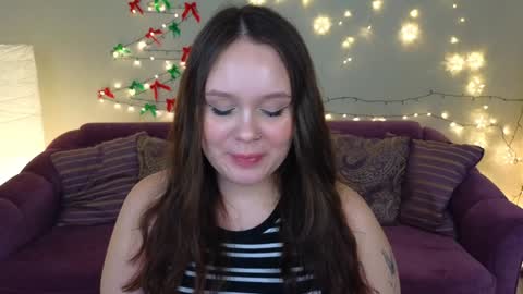 Snapshot of miki_miki_cutie chatting on 12-21-24, 11:34 Mikki online show from 12-21-24, 11:34