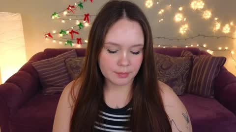 Snapshot of miki_miki_cutie chatting on 12-27-24, 06:42 Mikki online show from 12-27-24, 06:42