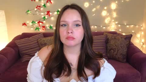 Snapshot of miki_miki_cutie chatting on 12-28-24, 08:15 Mikki online show from 12-28-24, 08:15
