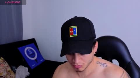 Snapshot of mikke_love chatting on 02-10-26, 02:43 MIKKE online show from 02-10-26, 02:43