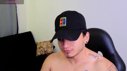 Snapshot of mikke_love chatting on 02-19-26, 02:57 MIKKE online show from 02-19-26, 02:57