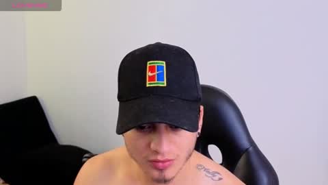 Snapshot of mikke_love chatting on 02-22-26, 02:48 MIKKE online show from 02-22-26, 02:48