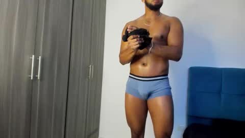 Snapshot of miky_xxx chatting on 10-15-25, 02:22 Miky online show from 10-15-25, 02:22