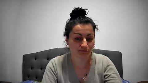Snapshot of mikyloveu chatting on 02-26-25, 06:21 Mikyloveu online show from 02-26-25, 06:21