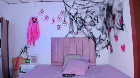 mila_1wood online show from 10-20-25, 02:17