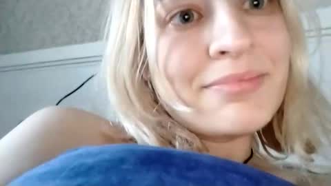 Snapshot of mila_420 chatting on 10-18-25, 12:39 Mila 420 online show from 10-18-25, 12:39