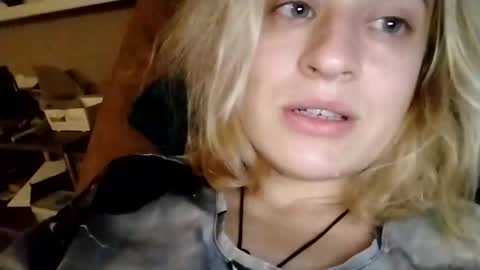 Snapshot of mila_420 chatting on 10-21-25, 03:24 Mila 420 online show from 10-21-25, 03:24